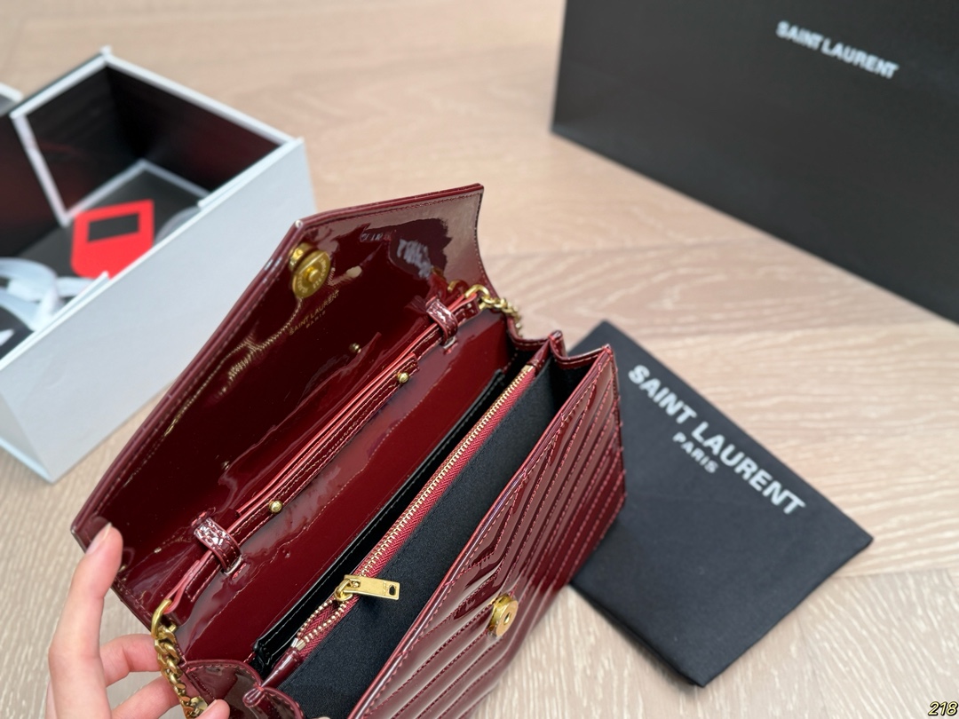 YSL Varnish V-Flap Shoulder Bag - Image 4