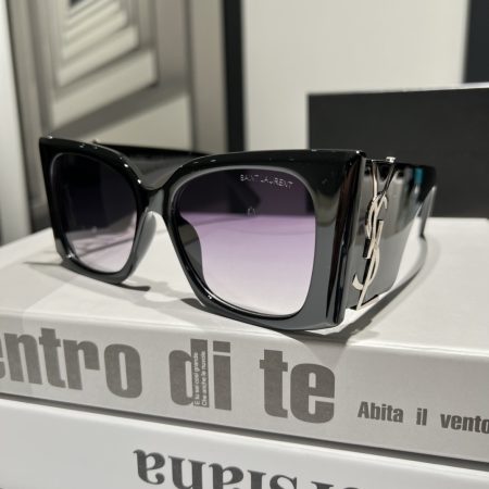 Saint Laurent Fashionable Sunglasses - Image 2