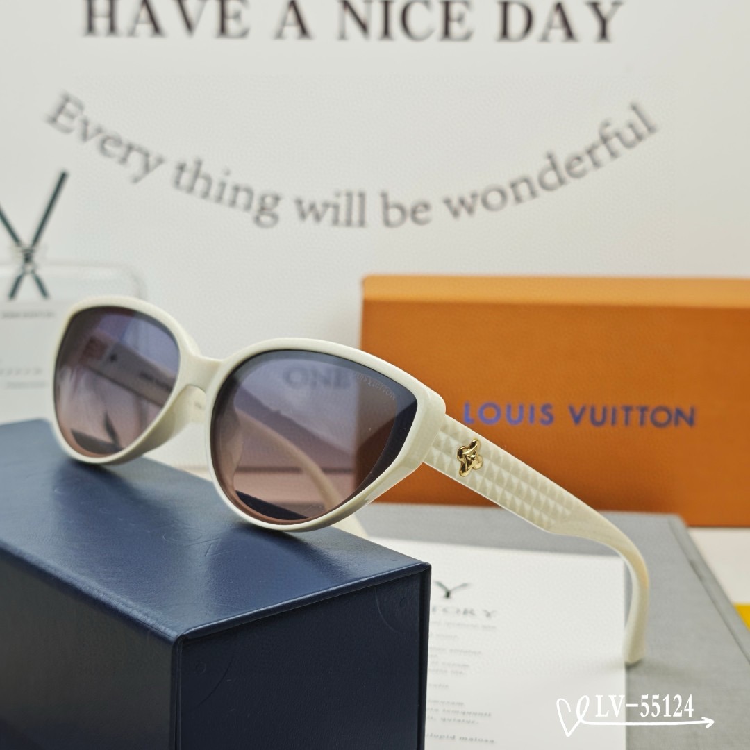 LV Polaroid Resin Sunglasses - Image 3