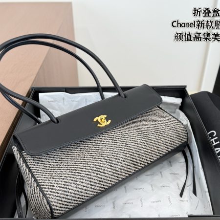 Chanel's New Underarm Bag - Image 10