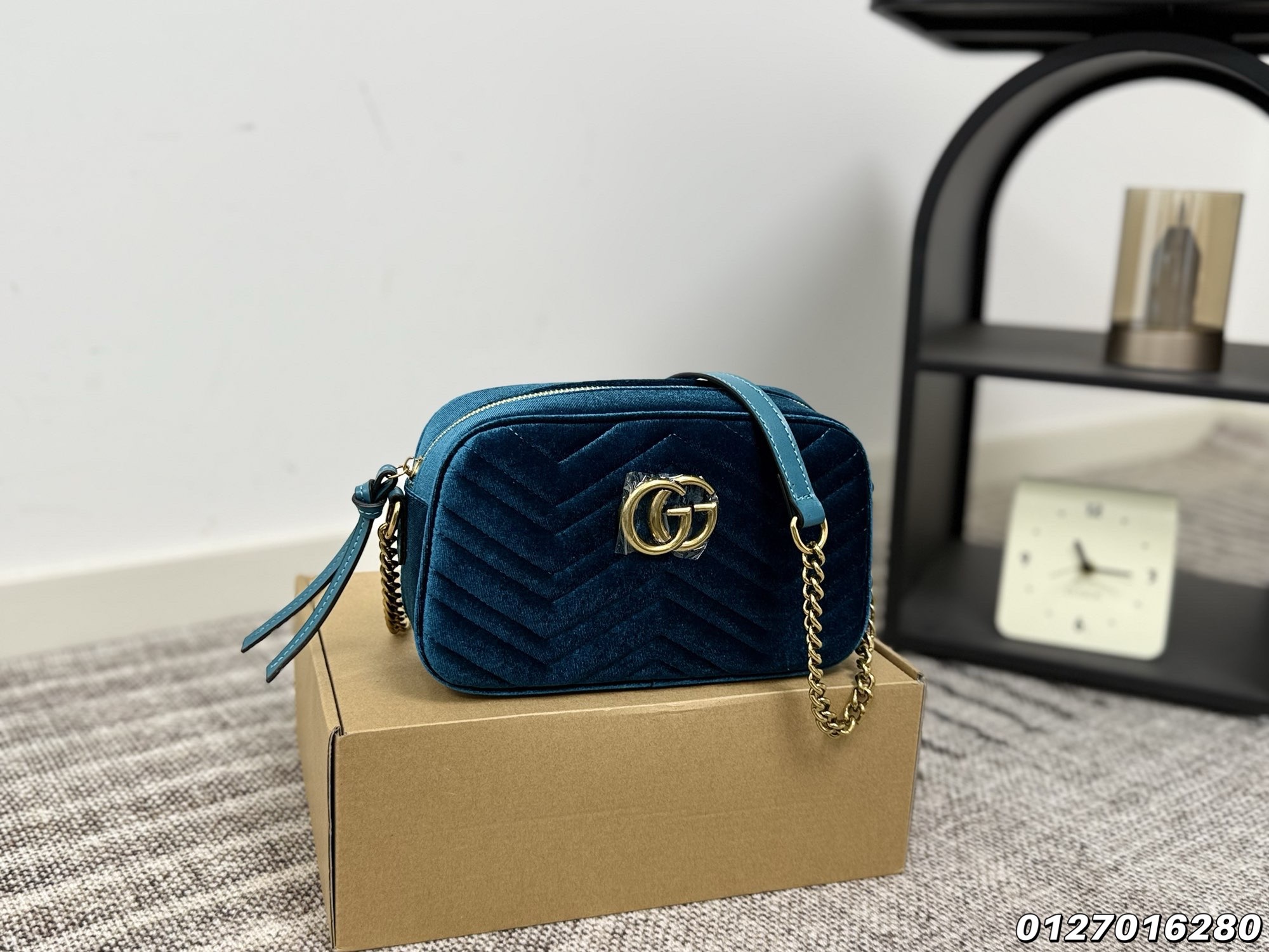 Gucci Velvet Camera Bag - Image 7