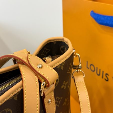 LV Shoulder/Crossbody Bag - Image 6