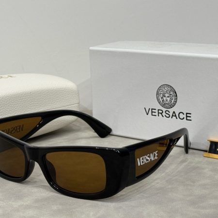 Versace Fashionable Sunglasses - Image 5