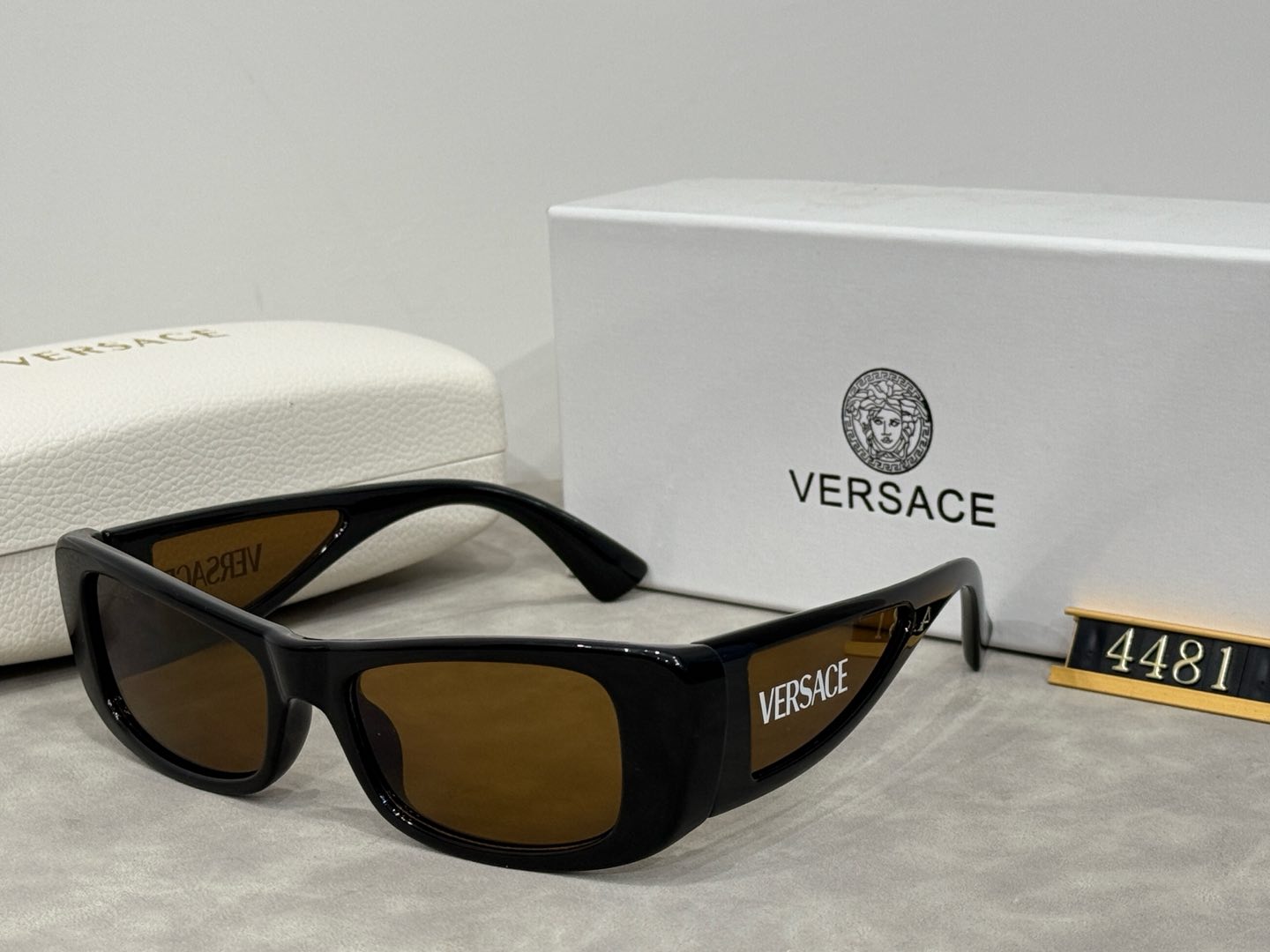 Versace Fashionable Sunglasses - Image 5