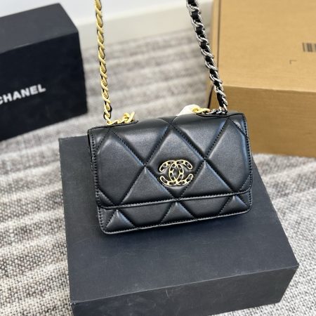 Chanel 19 Woc fortune bag