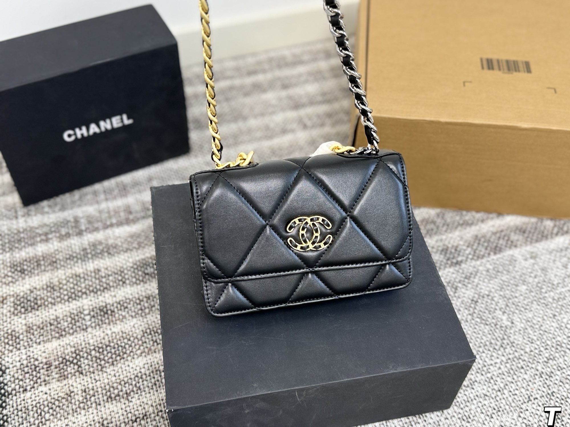 Chanel 19 Woc fortune bag - Image 1