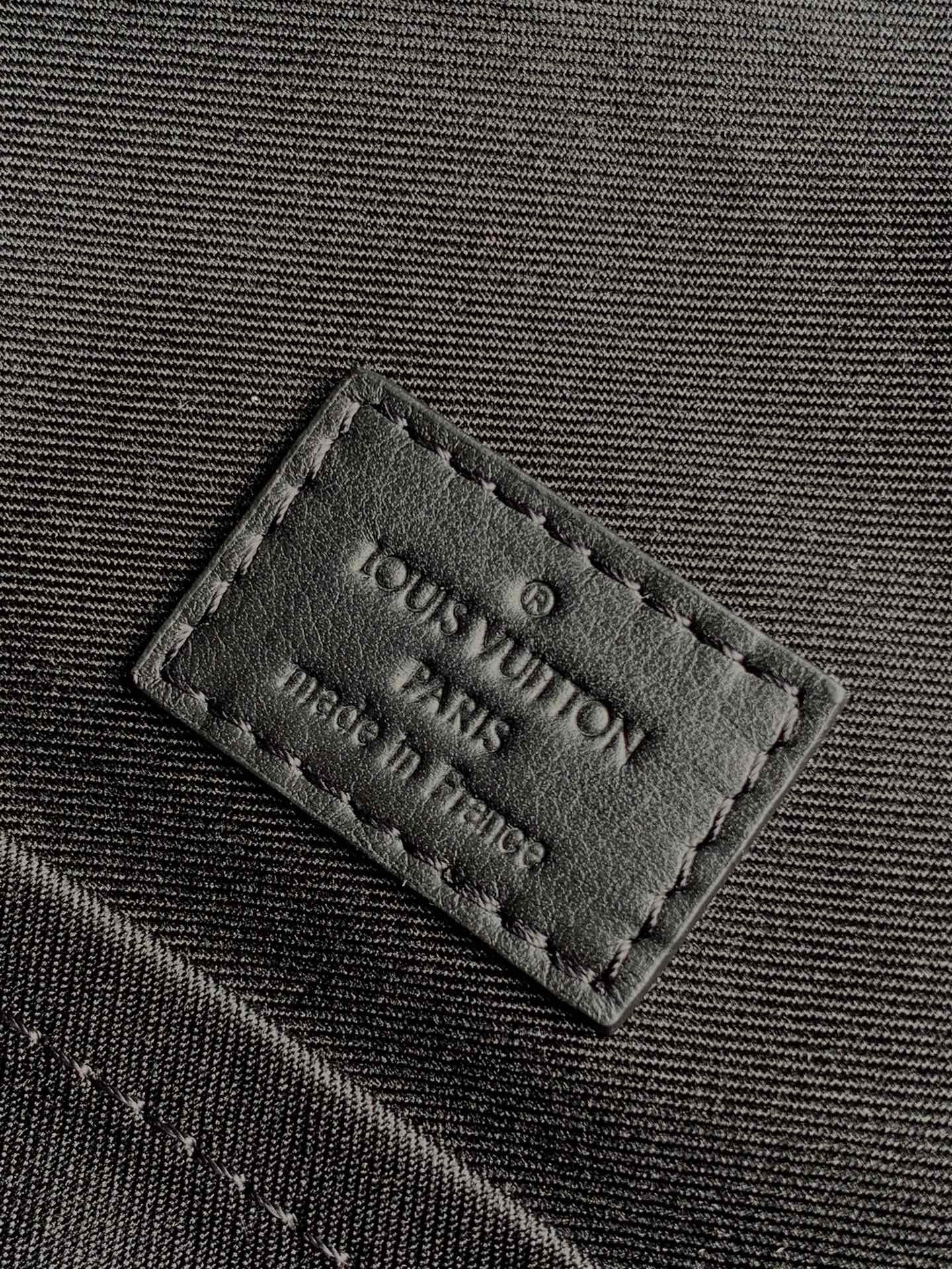 LV Sprinter Mens Shoulder Bag - Image 8