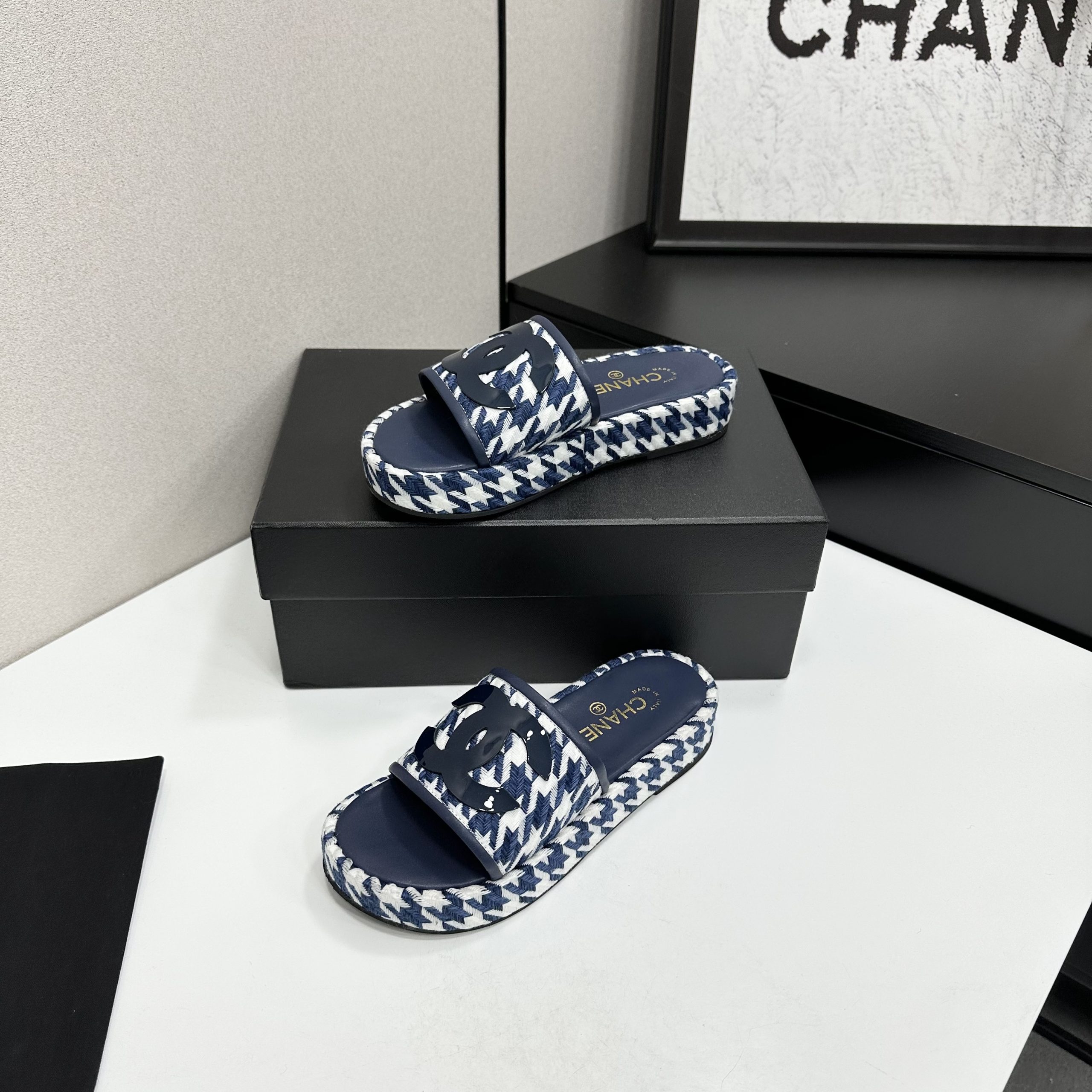 Chanel Women's CC Slide Sandals - Image 5