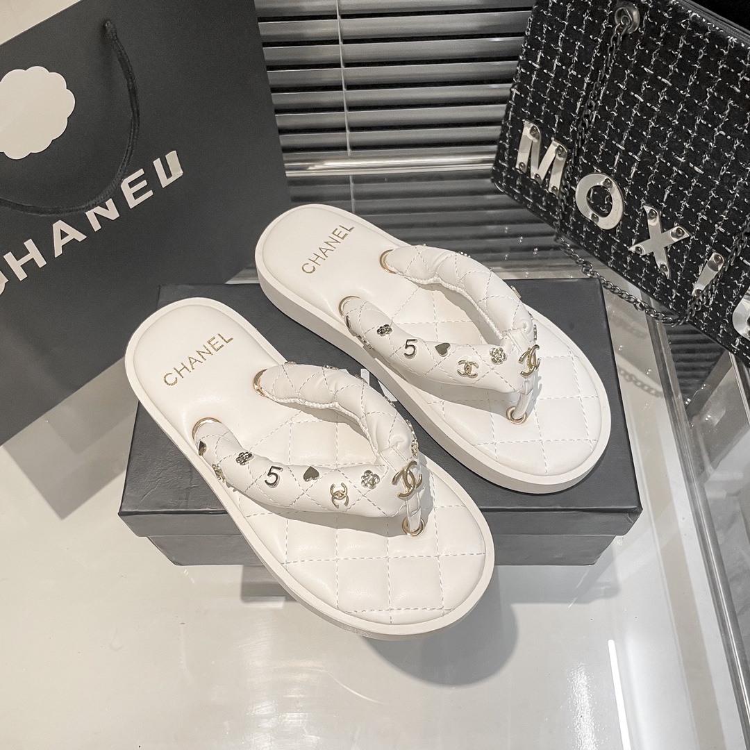 Chanel Interlocking CC Logo Flip-Flops - Image 6