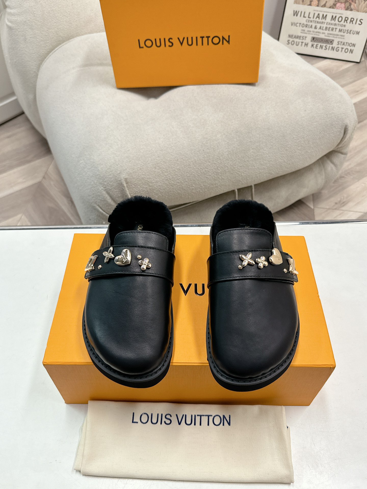 LV Cosy Flat Comfort Clog - Image 2
