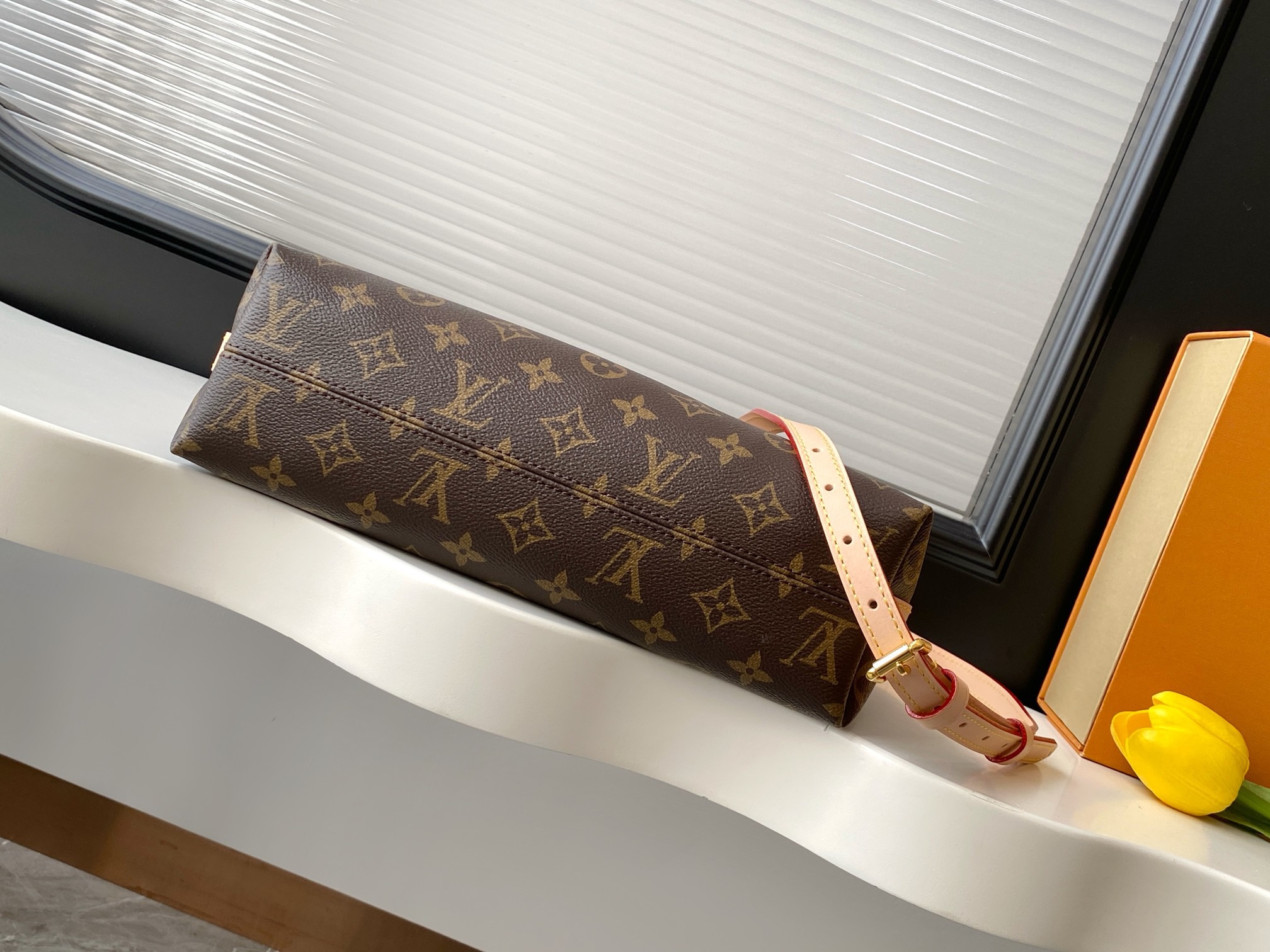LV Multipass Monogram Handbag - Image 4
