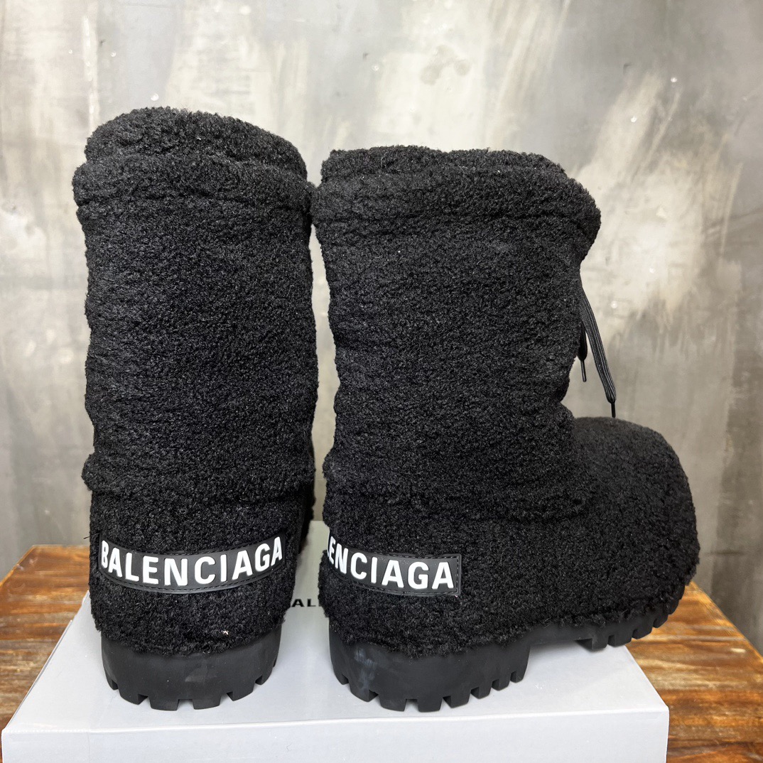 Balenciaga Skiwear Boots - Image 9