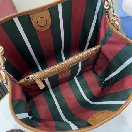 GG Emblem Medium Bucket Bag - Image 9