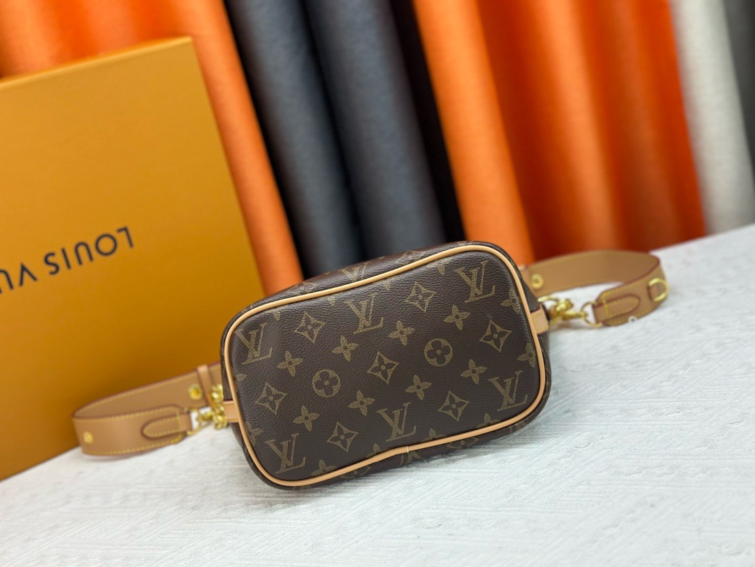 LV Lock and Walk Women Handbag - Image 4