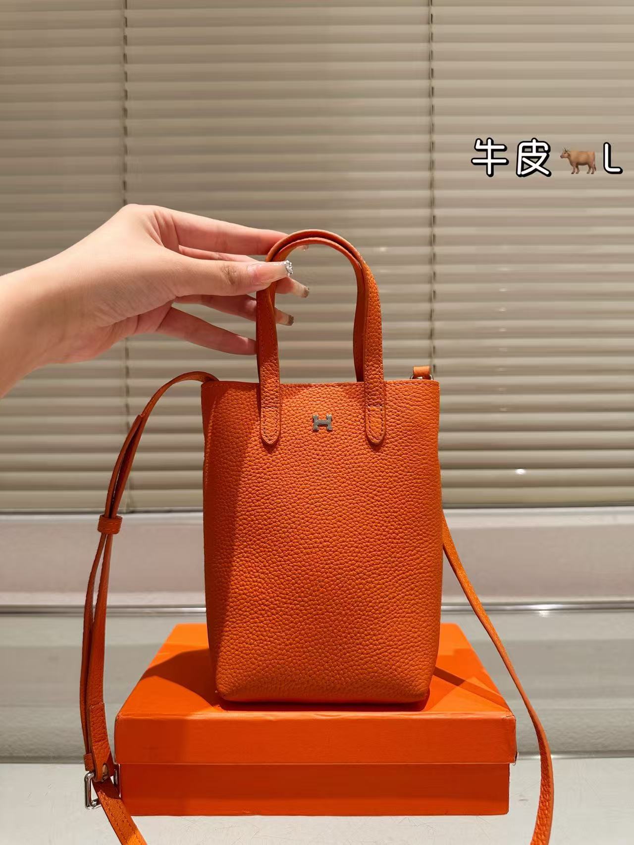 HERMES Small Tote Bag - Image 3