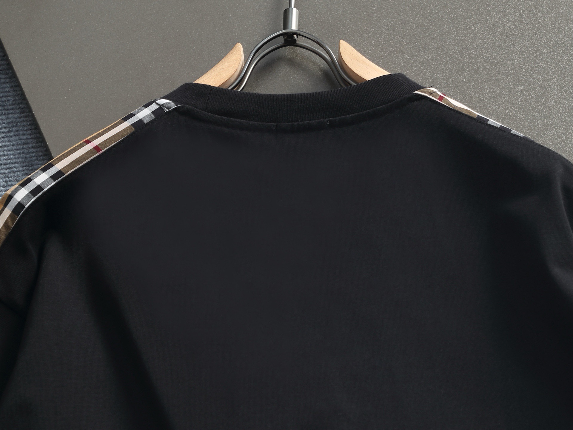Burberry T-Shirt - Image 5