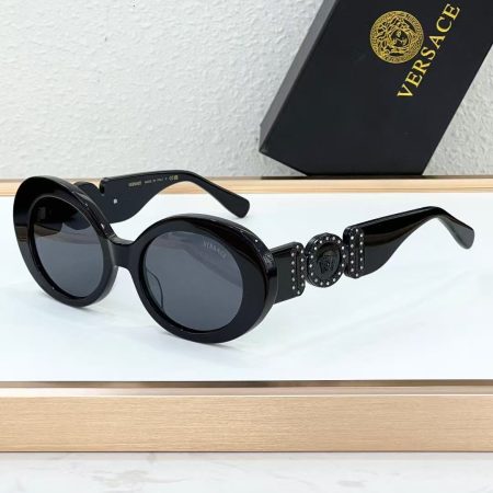 Versace Fashionable Sunglasses - Image 2
