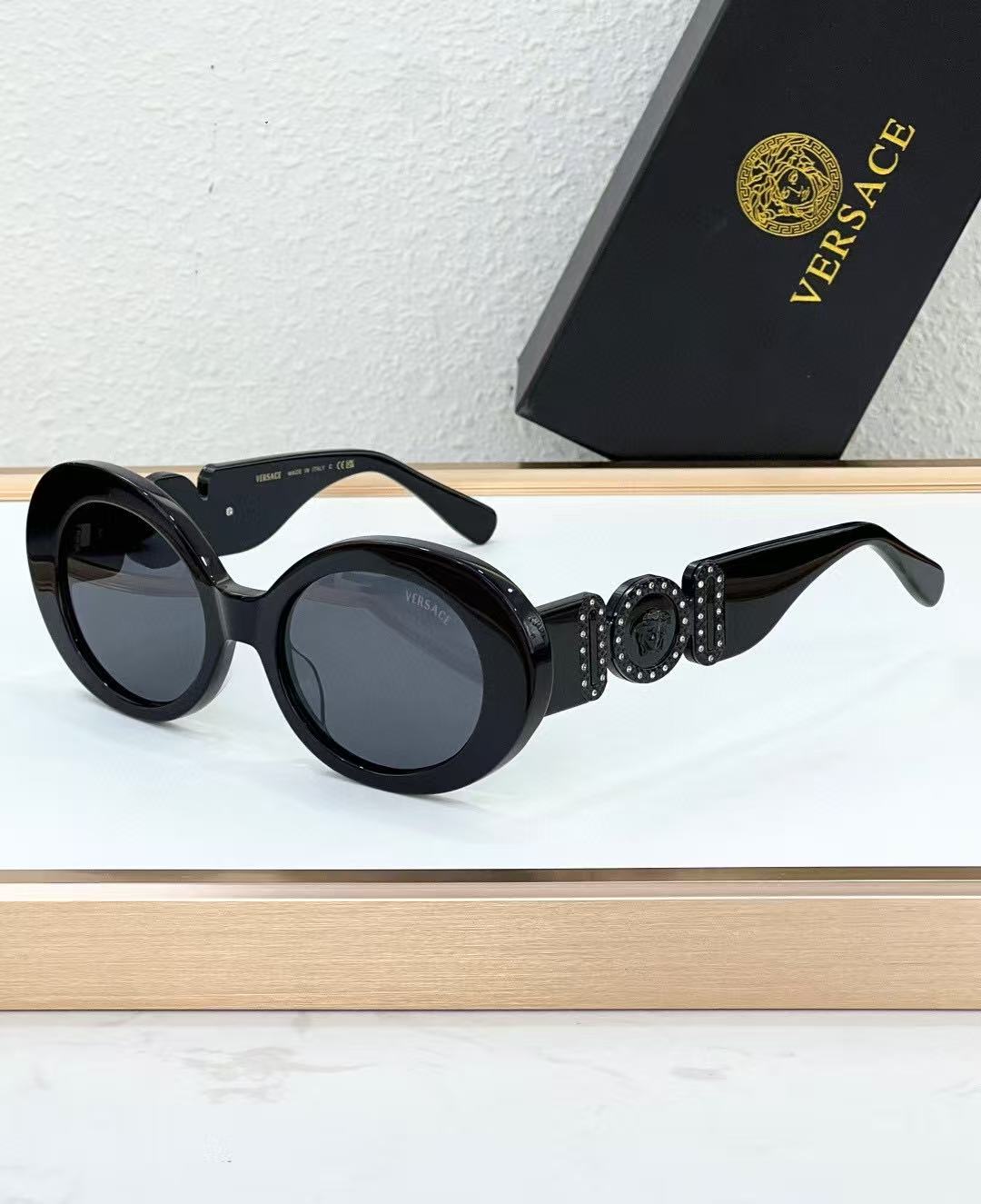 Versace Fashionable Sunglasses - Image 2