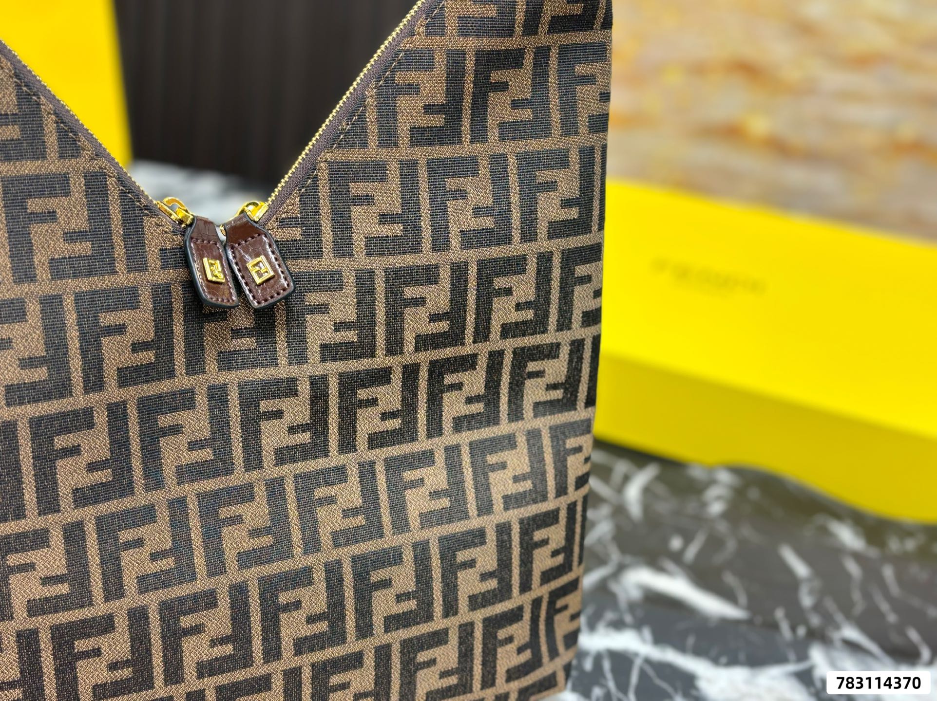 Fendi V-shaped Tote Bag - Image 5