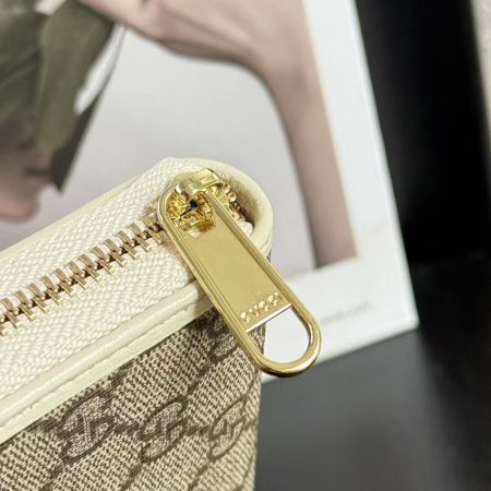 Gucci Zipper Wallet - Image 4