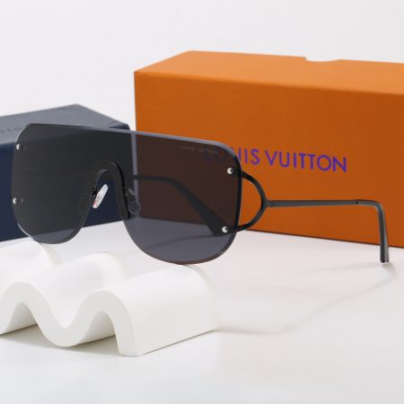 LV Fashionable Sunglasses - Image 3