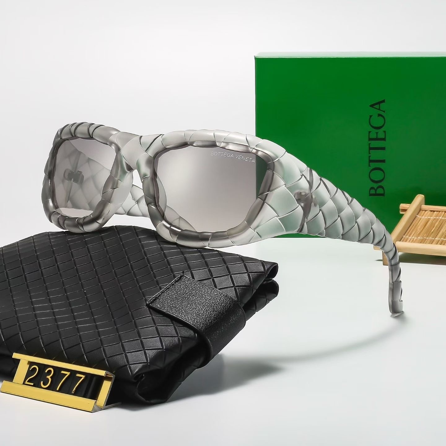 Bottega Veneta Fashionable Sunglasses - Image 2