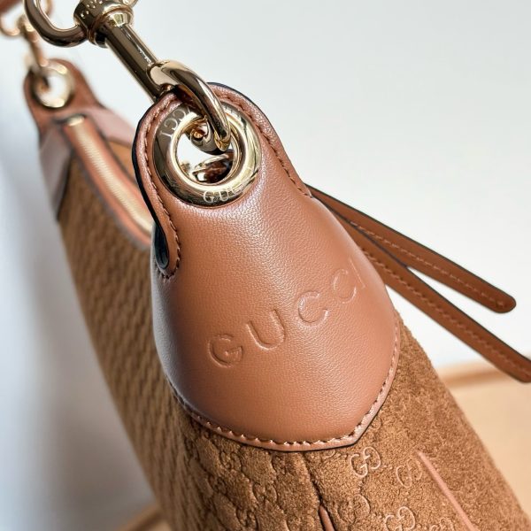 Gucci B medium shoulder bag