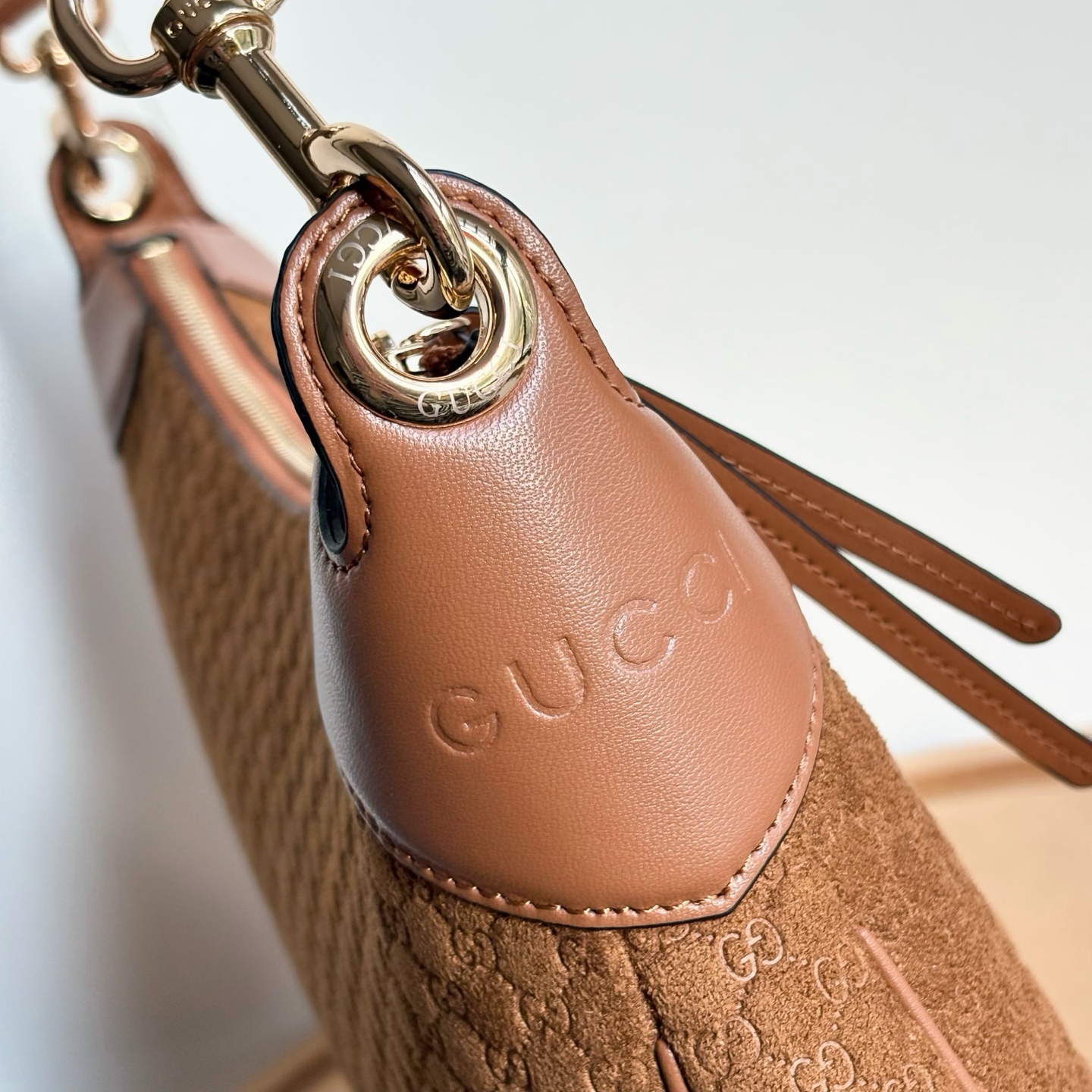 Gucci B medium shoulder bag - Image 4