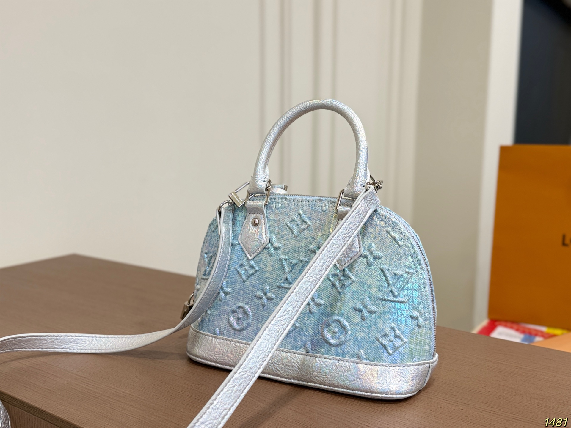LV's New Shell Bag - Image 7