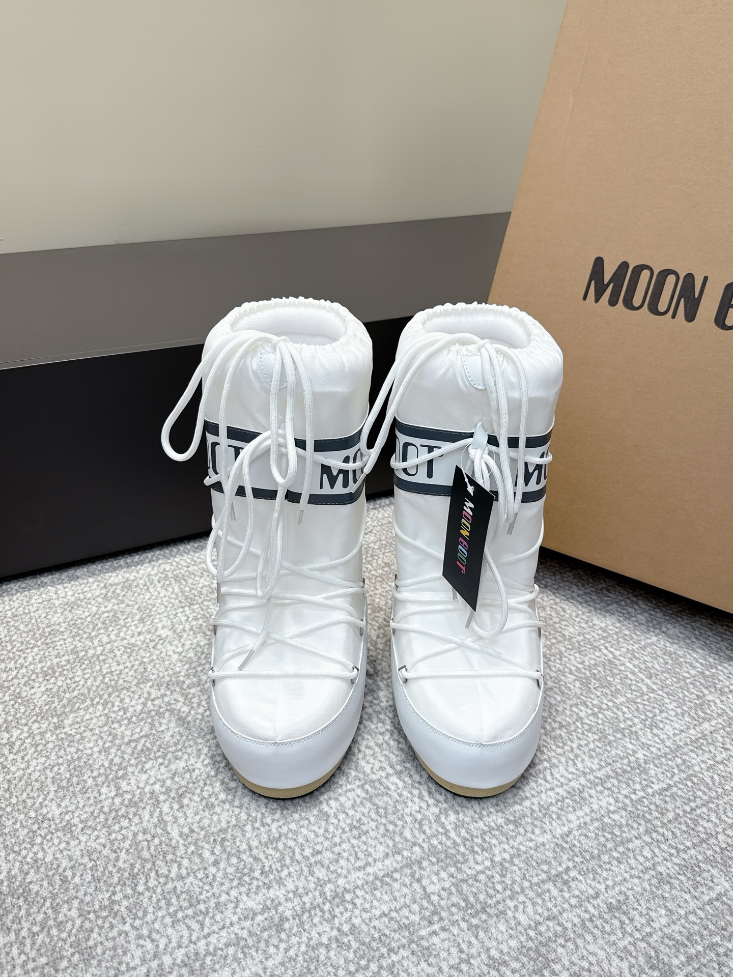 Moon Boot - Image 1
