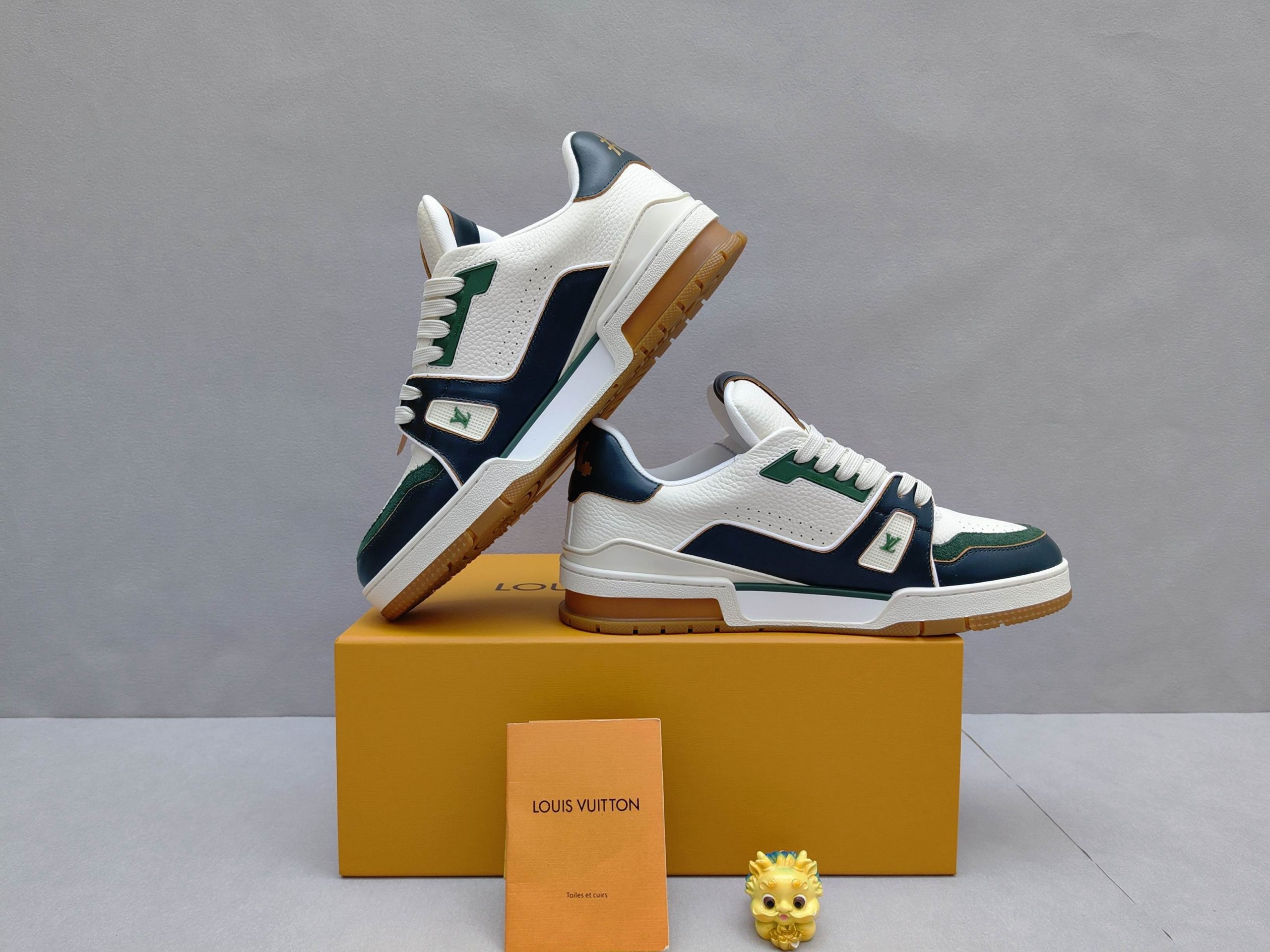 LV Men Trainer Sneakers Top Quality - Image 3