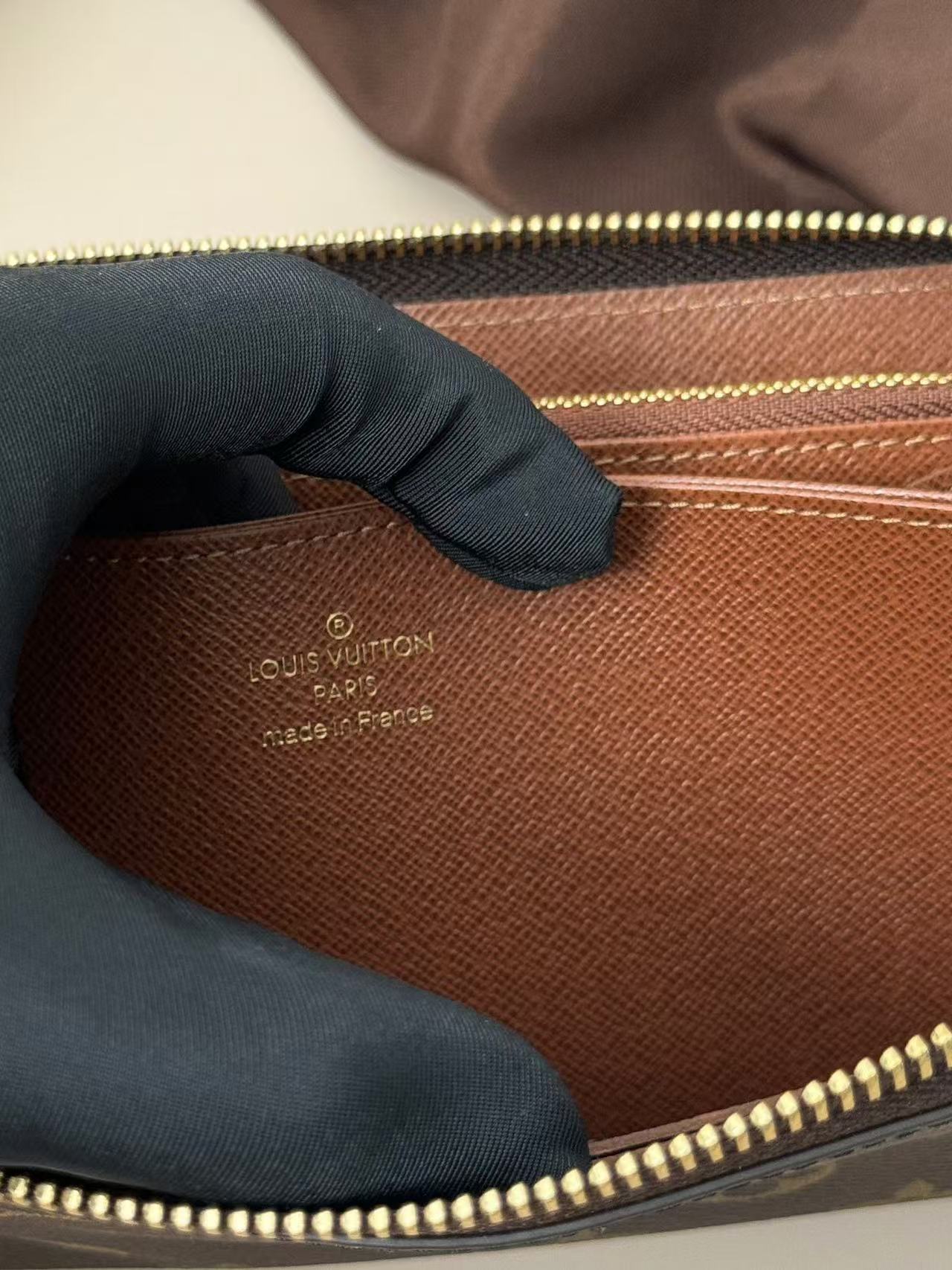 LV Zippy Wallet M24616 - Image 5