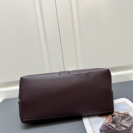 Saint Laurent Y Tote Bag - Image 8
