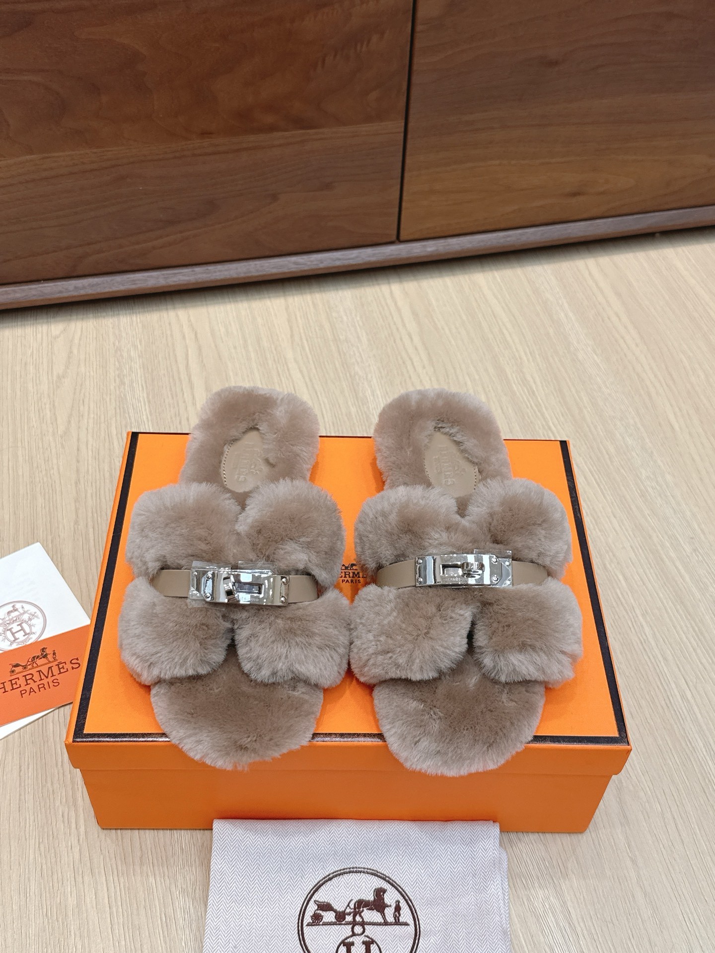 Hermès Fall/Winter Fur-Lined Slippers - Image 1