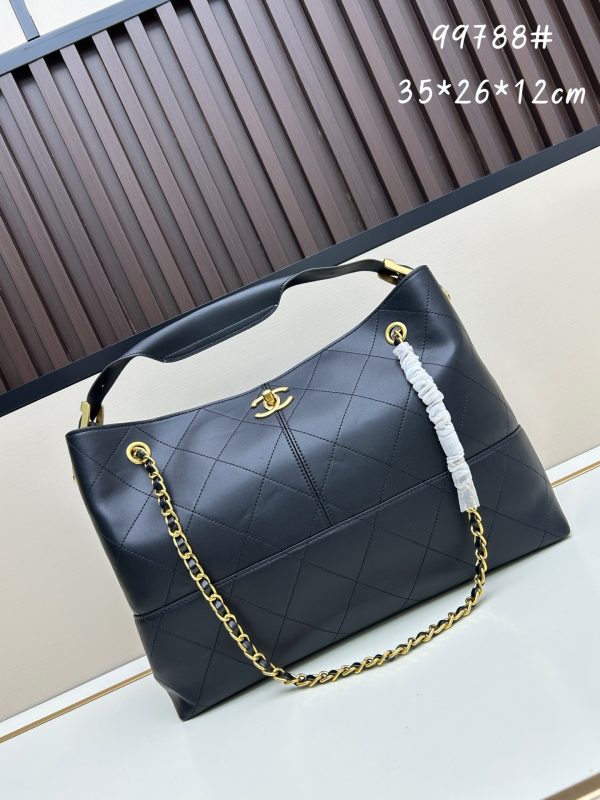 Chanel shoulder bag | handbag