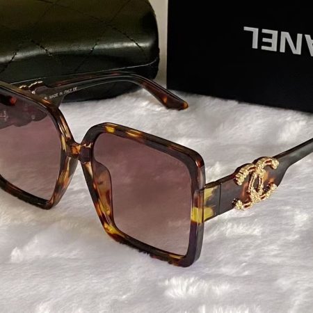 Chanel Fashionable Sunglasses - Image 4