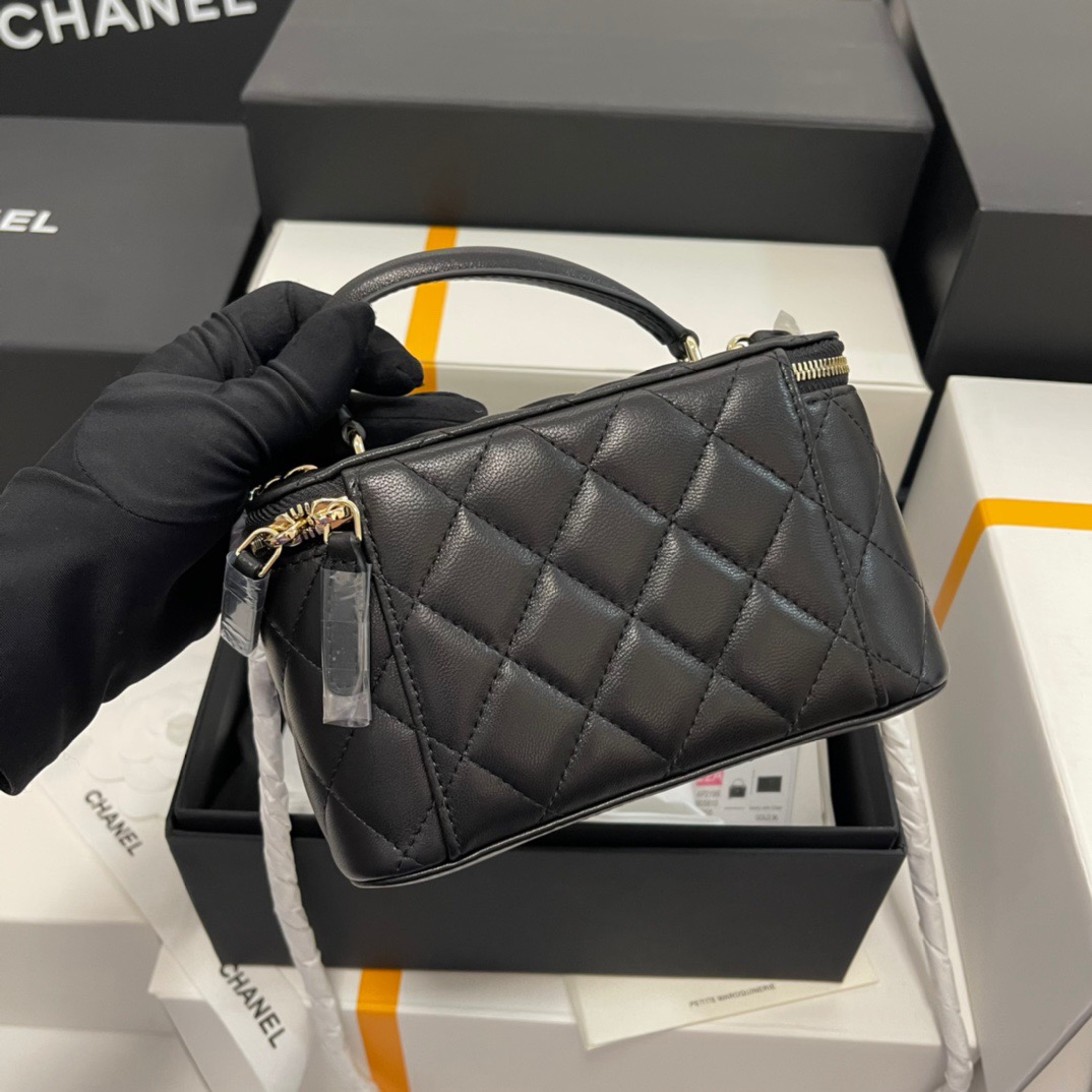 Chanel 23A Mini Vanity Case Top Handle - Image 9