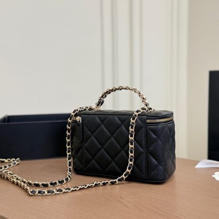 Chanel's New Handle-Style Makeup Case - Image 12