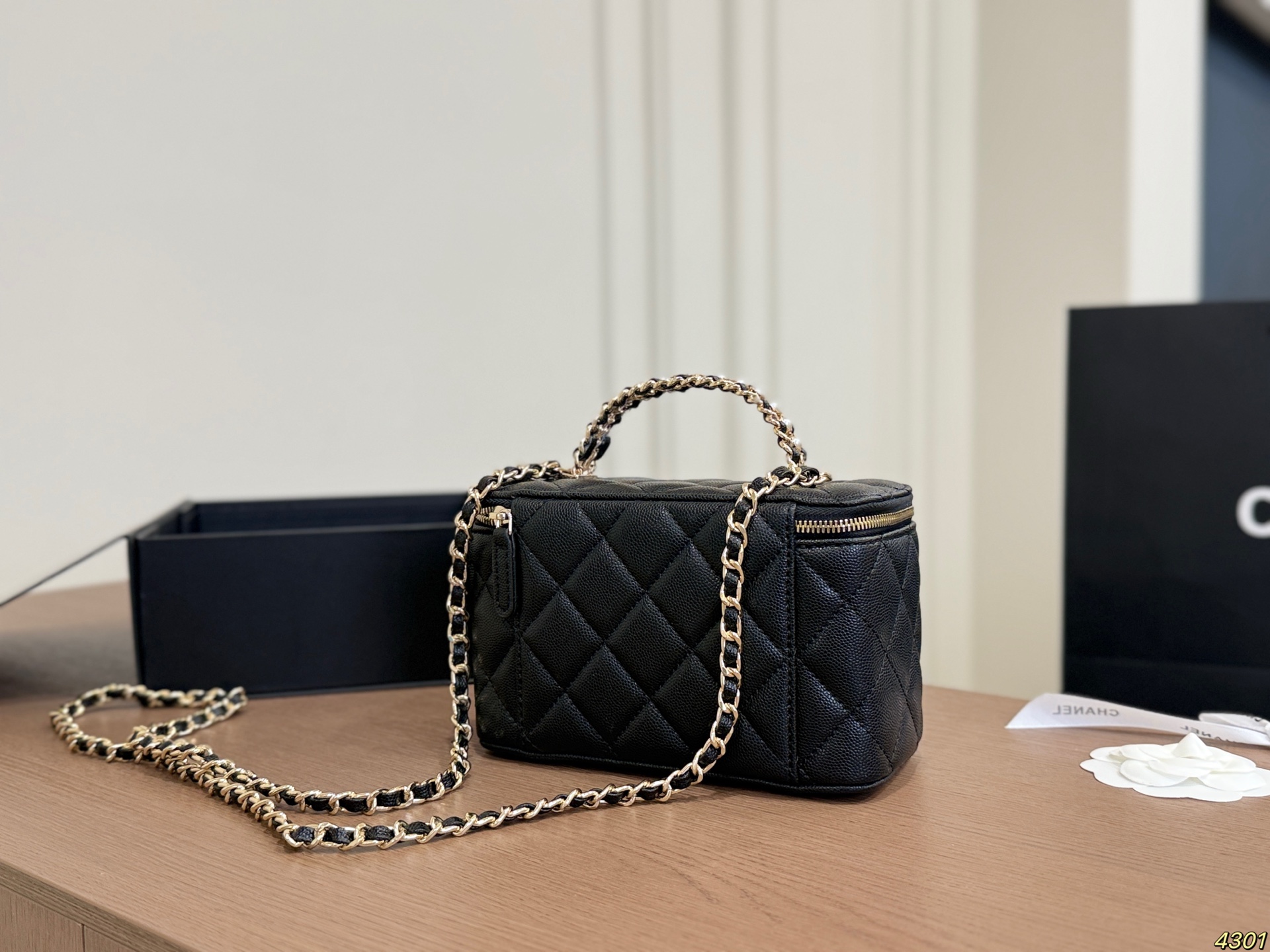 Chanel's New Handle-Style Makeup Case - Image 12