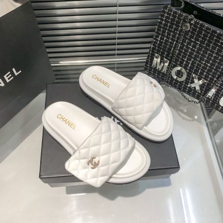 Chanel slides - Image 2