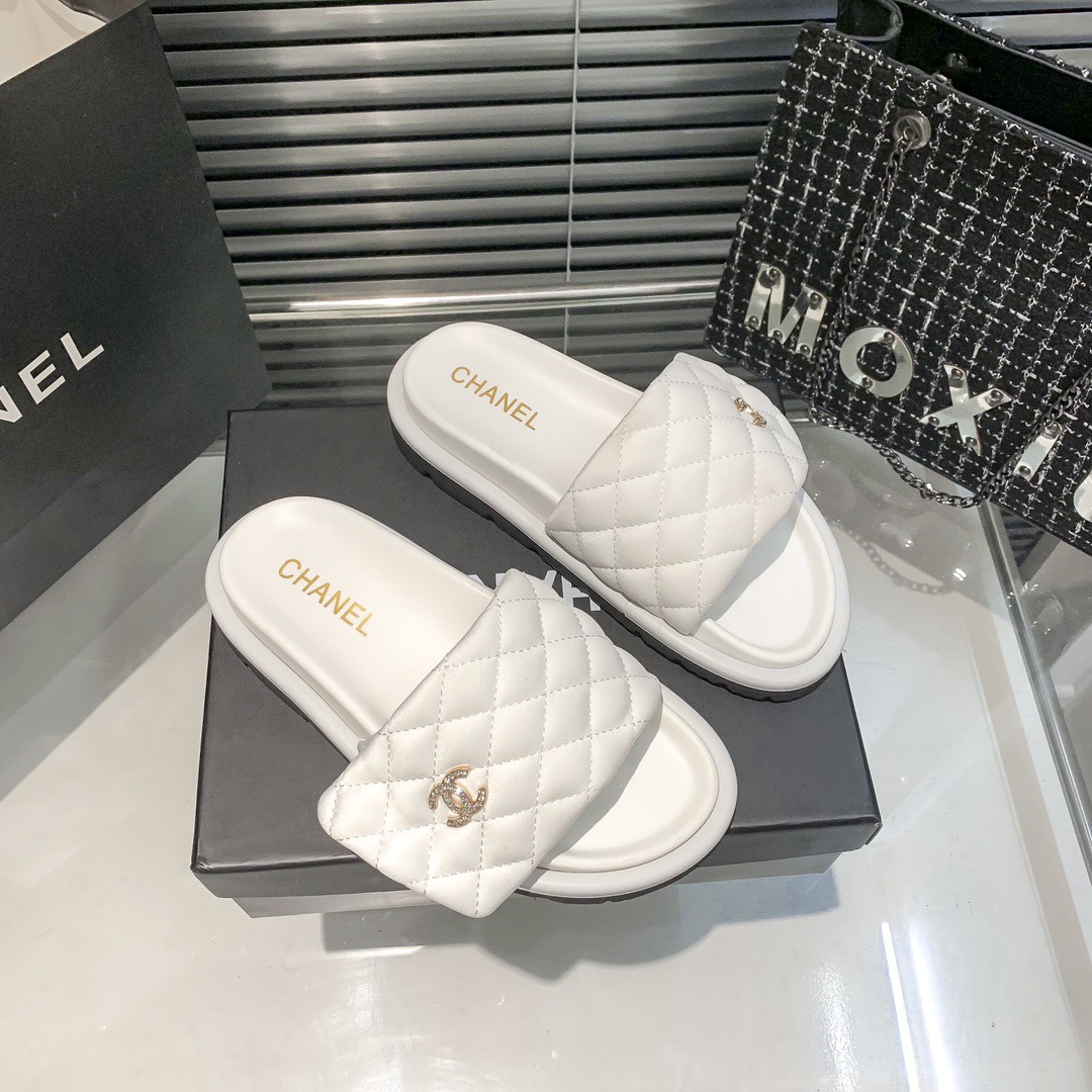 Chanel slides - Image 2