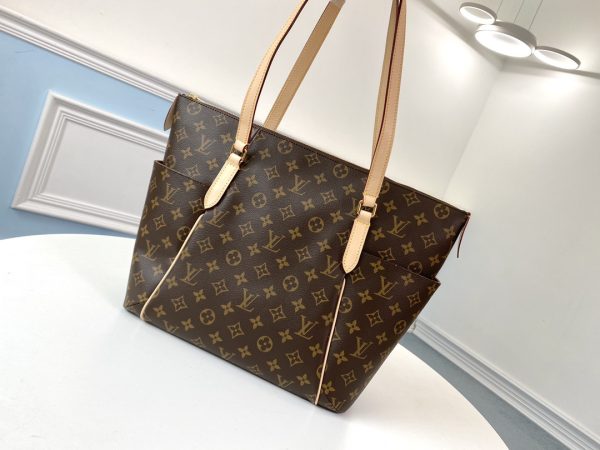 LV Monogram Totally GM
