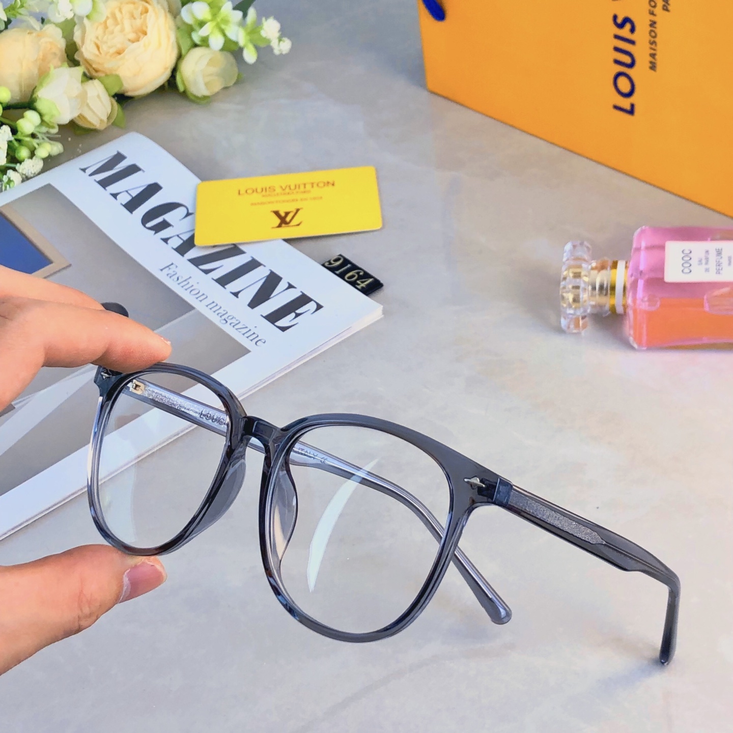 LV Fashionable Sunglasses - Image 4