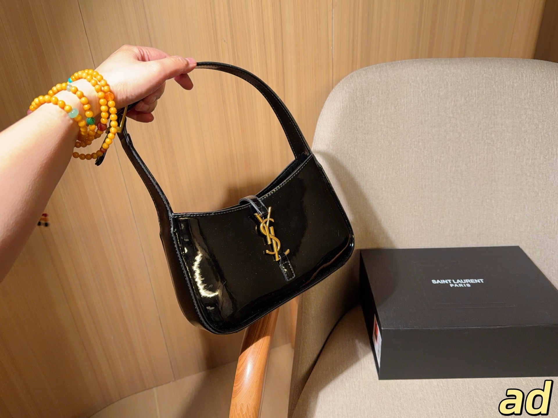 Saint Laurent Le 5 à 7 Hobo Shoulder Bag Laquered - Image 3