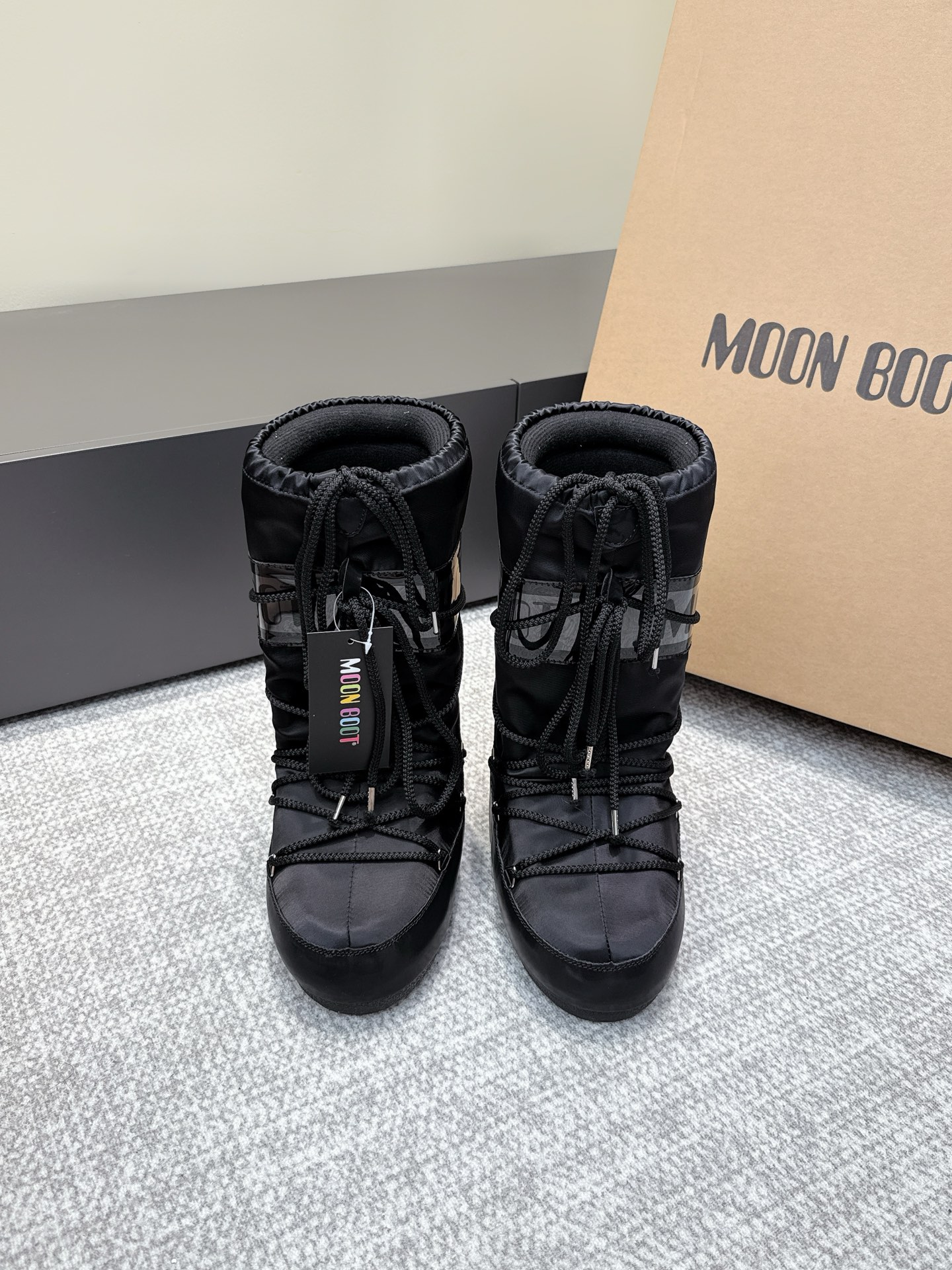 Moon Boot - Image 1