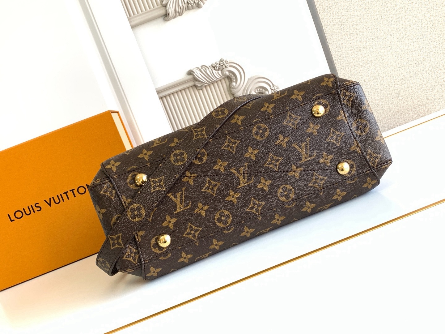 LV Montaigne Monogram Handbag Top Quality - Image 4