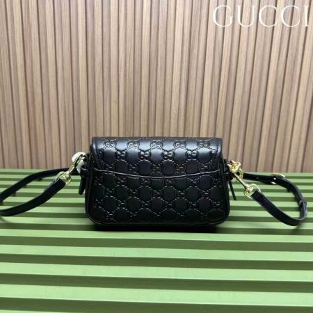 Gucci Embossed Arabella Flap Bag - Image 4