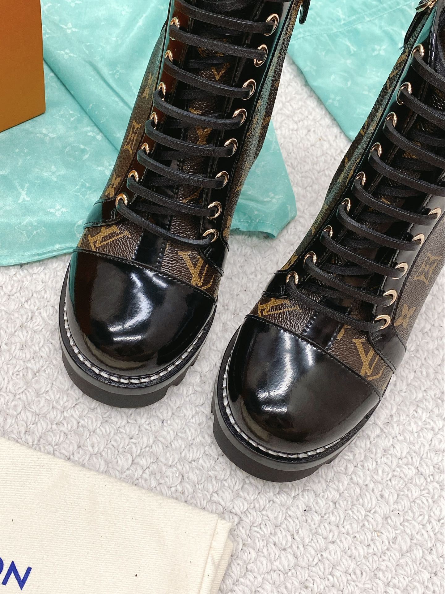 LV Star Trail Ankle Boots - Image 9