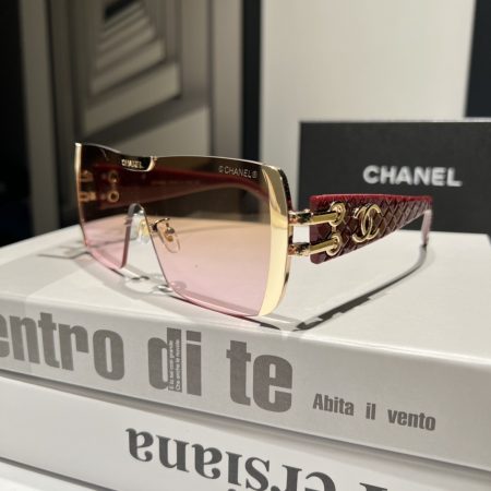 Chanel Fashionable Sunglasses - Image 4