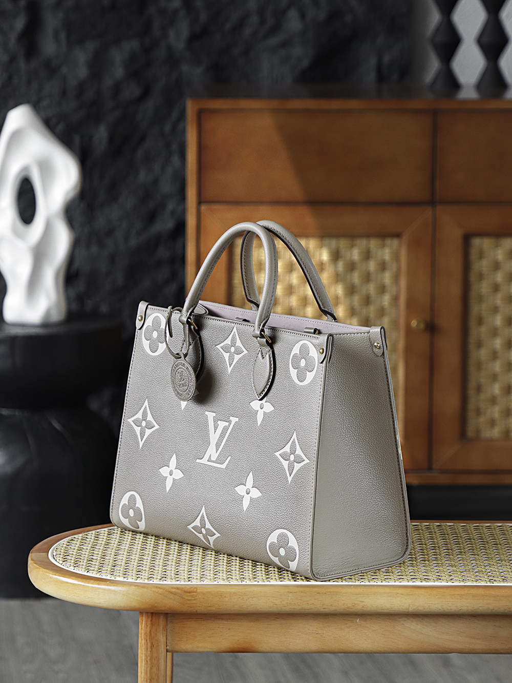 LV OnTheGo MM Bicolor Monogram Empreinte Bag - Top Quality - Image 3